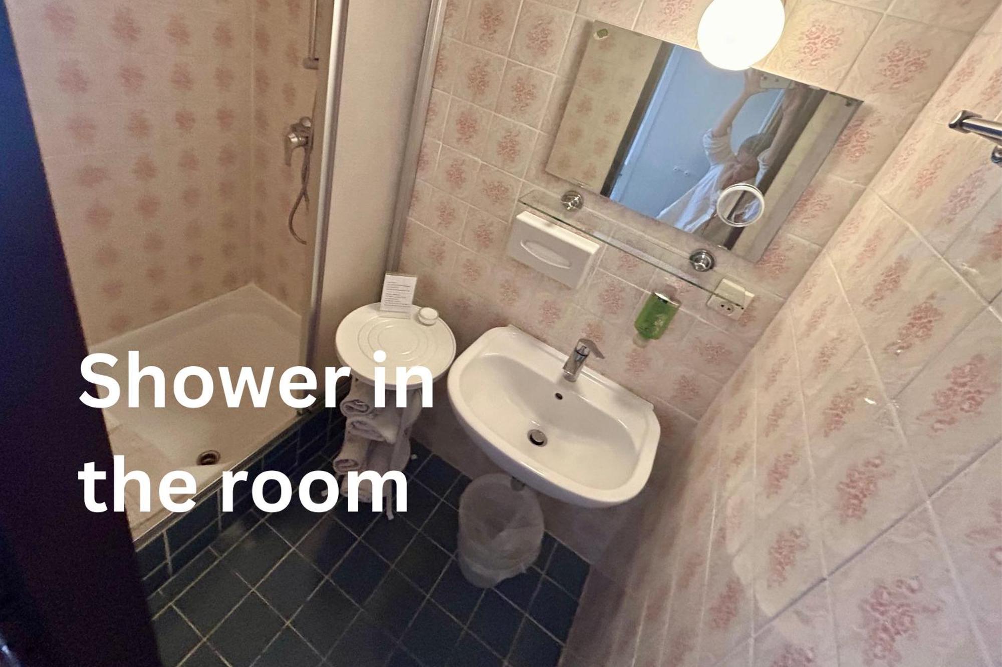 ウィーン ペンション レーナー Bed & Breakfast 部屋 写真